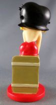 Betty Boop - Resin Figure 9,5 cm 4\  - Betty Sitting on her Suitcase