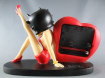 Betty Boop - Resine Figure & Clockwork - Betty Boop Seating Backed by Heart