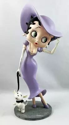 Betty Boop - Statue R�sine 35cm - Betty Boop prom�ne son chien Pudgy (2010)