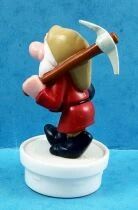Blanche Neige & les 7 Nains - Figurine PVC Smarties (Nestl&eacute;) - Nain Grincheux