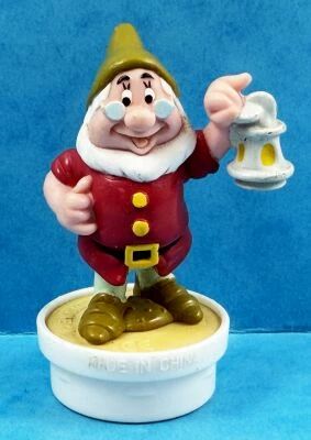 Blanche Neige & les 7 Nains - Figurine PVC Smarties (Nestl�) - Nain Prof