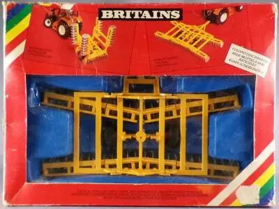 Britains - Agricole - Mat�riel Brise Mottes � Bras Articul� en boite (r�f 9552)