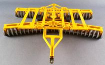 Britains - The Farm - Implement Folding Disc Harrow Boxed (ref 9555)