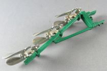 Britains - The Farm - Implement Green Three- Furrow Plough (ref 9546)