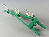 Britains - The Farm - Implement Green Three- Furrow Plough (ref 9546)