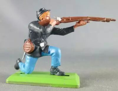 Britains Deetail - Federate - Footed Firing Kneeling Rifle