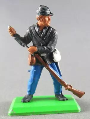 Britains Deetail - Nordiste - Pi�ton rechargeant fusil Gibeci�re blanche