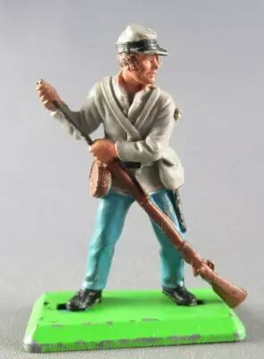 Britains Deetail - Sudiste - Pi�ton rechargeant son fusil Gibeci�re grise