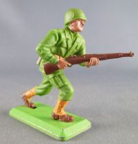 Britains Deetail - WW2 - American - Advancing both hands on rifle