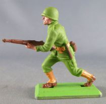 Britains Deetail - WW2 - American - Advancing both hands on rifle