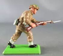 Britains Deetail - WW2 - English - Charging with Bayonet Mint Condition