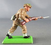 Britains Deetail - WW2 - English - Charging with Bayonet Mint Condition