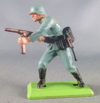 Britains Deetail - WW2 - German - 1st series advancing both hands on m-g (helmet sticker)