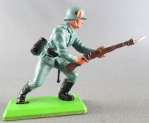 Britains Deetail - WW2 - German - 1st series charging Bayonet Mint Condition