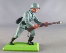 Britains Deetail - WW2 - German - 1st series Charging with Rifle