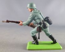 Britains Deetail - WW2 - German - 1st series Charging with Rifle