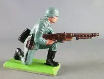 Britains Deetail - WW2 - German - 1st series kneeling firing M-G from hip