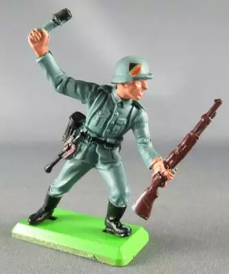 Britains Deetail - WW2 - German - 1st series Rifle & Grenade Mint Condition 