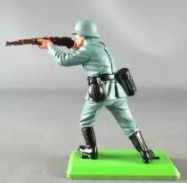 Britains Deetail - WW2 - German - 1st series Standing Firing Rifle Mint Condition