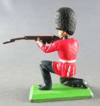 Britains Deetail Regimental Soldier Guard kneeking firing rifle