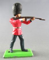 Britains Deetail Soldat de regiment Garde Anglais tireur fusil debout