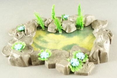 Britains Floral Jardin Miniature Mare avec Rochers & V�g�tation Bassin Rock Pool R�f 2572