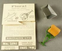Britains Floral Jardin Miniature Rouleau de Jardin et Brouette R&eacute;f 2595 Incomplet