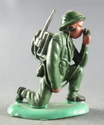 Britains Herald - Infanterie Kaki - Radio � genoux 2