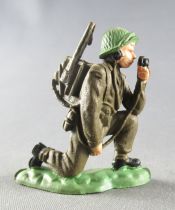 Britains Herald - Khaki Infantry - Radio kneeling 1