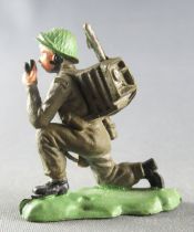 Britains Herald - Khaki Infantry - Radio kneeling 1