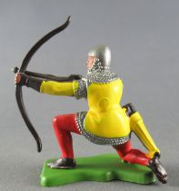 Britains Herald - Middle-Ages - Footed Kneeling Bowman (Yellow)