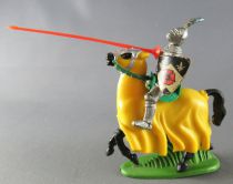 Britains Herald - Middle-Ages - Mounted Knight Jousting red lance