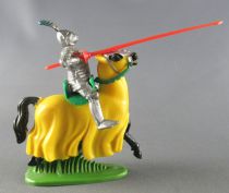 Britains Herald - Middle-Ages - Mounted Knight Jousting red lance