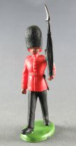 Britains Herald Regimental Soldier Guard marching rifle on left shoulder 1