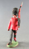 Britains Herald Regimental Soldier Guard marching rifle on left shoulder 4