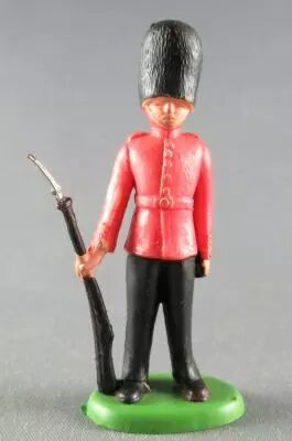 Britains Herald Soldat de R�giment Garde Anglais debout jambe �cart�es fusil sur le cot� 1