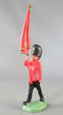 Britains Herald Soldat de R�giment Garde Anglais D�filant Porte Drapeau 