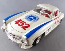 Burago 3015 Mercedes 300 SL 1956 N&deg; 452 Mille Miglia Cacciari / Bordoni 1/18 sans Boite