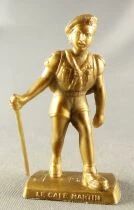 Caf&eacute; Martin Life in the Nature n&deg; 10 Scout Walking with Stick