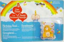 Care Bears - Kenner - Miniature - Birthday Bear sitting with a present (large card)