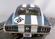 Carrera Digital 30758 - Ford Mustang GT #16 no Motor no Guide no Decoder no Box Slot Car 1:32