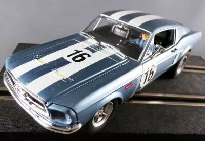 Carrera Digital 30758 - Ford Mustang GT N�16 sans Moteur ni Guide ni D�codeur sans Boite Slot Car 1/32