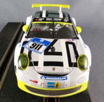 Carrera Digital 30780 - Porsche 911 GT3 RSR Mantley Racing N°911 sans Décodeur sans Boite 1/32