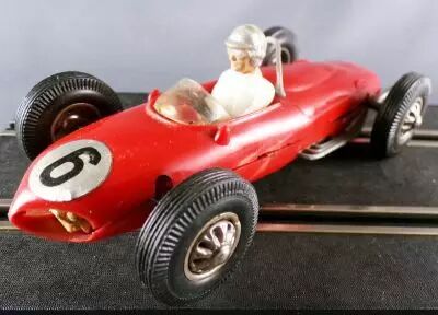Carrera Universal 401 - Ferrari 156 F1 Red #6 Phil Hill no Box 1:32