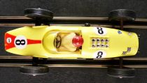 Carrera Universal 403 - Lotus Climax Cooper T66 F1 Jaune Pale Bande Rouge N°8 sans Boite 1/32
