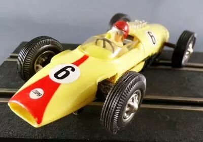 Carrera Universal 403 - Lotus Climax Cooper T66 F1 Light Yellow Red Stripe #2 no Box 1:32