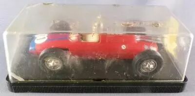 Carrera Universal 40402 - Lotus 25 Climax F1 Red Blue Stripes #15 Boxed 1:32