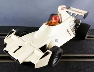Carrera Universal 40409 - Brabham F1 BT 44 Blanche N�1 Carlos Reuteman sans Boite 1/32 2