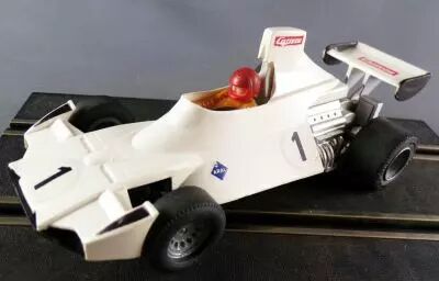 Carrera Universal 40409 - White Brabham BT 44 F1 #1 Carlos Reuteman no Box 1;32
