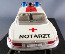 Carrera Universal 40425 - BMW 3,0 CSL Emergency Doctor Notarzt no Box 1:32